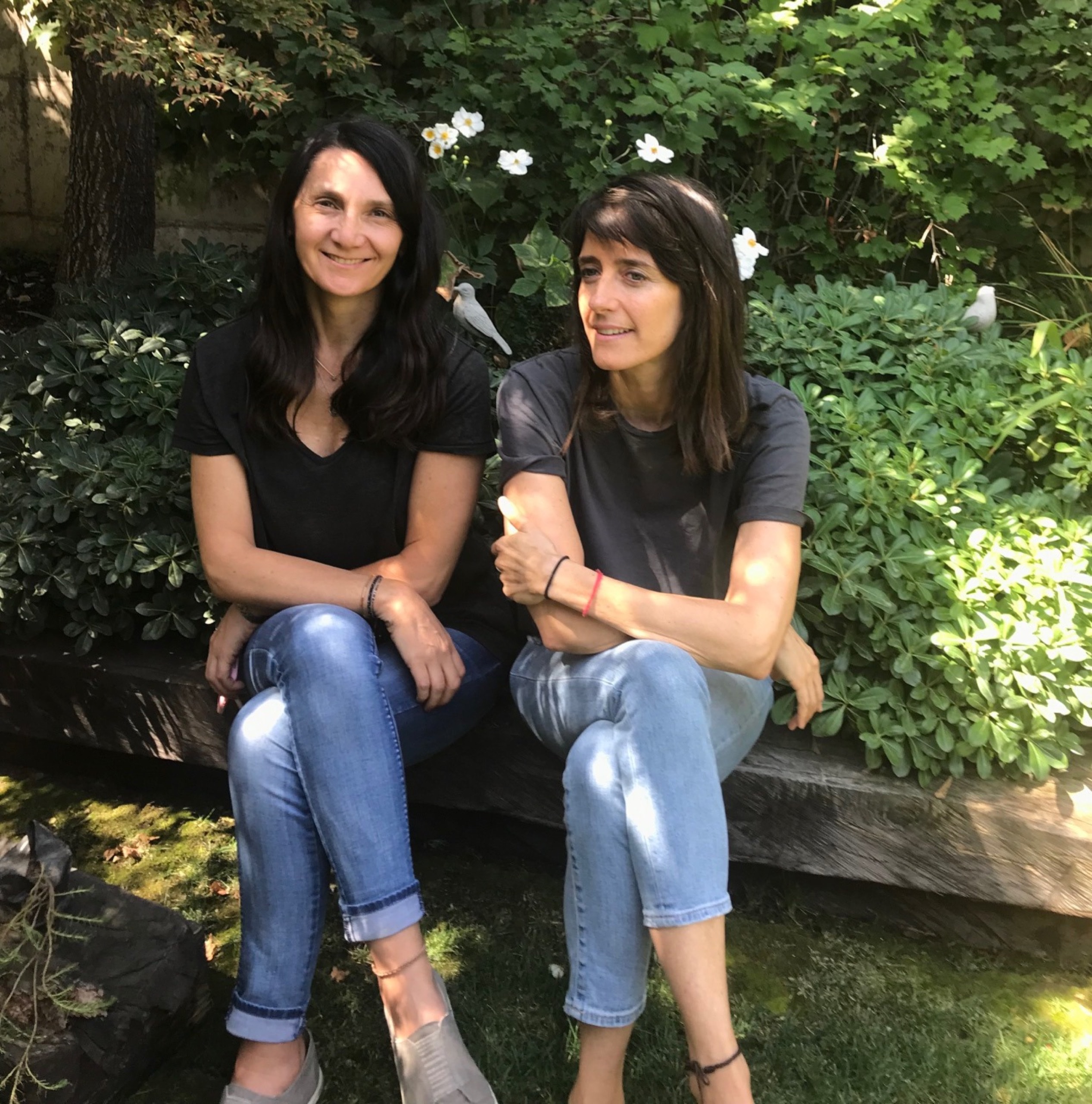 Trinidad Vicuña Greene y M. Francisca González Mañes, socias de El Canelo Paisajismo